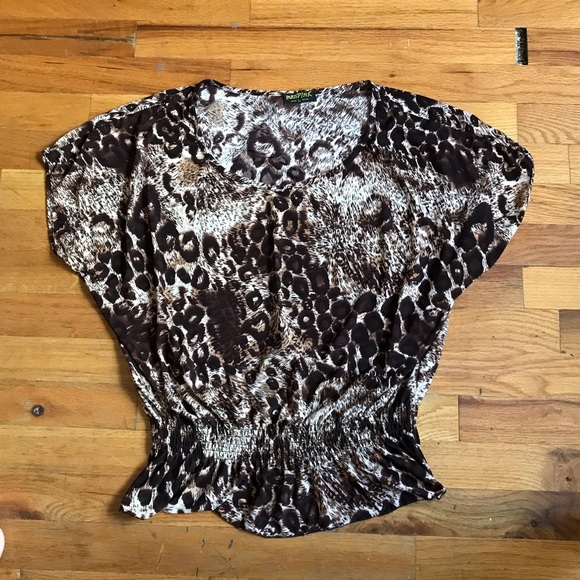 ❤Bundle❤2 Animal Print Tops - Picture 2 of 3